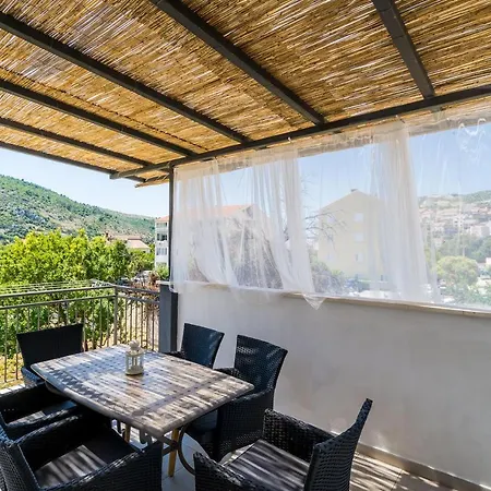 Hacienda Apartman *